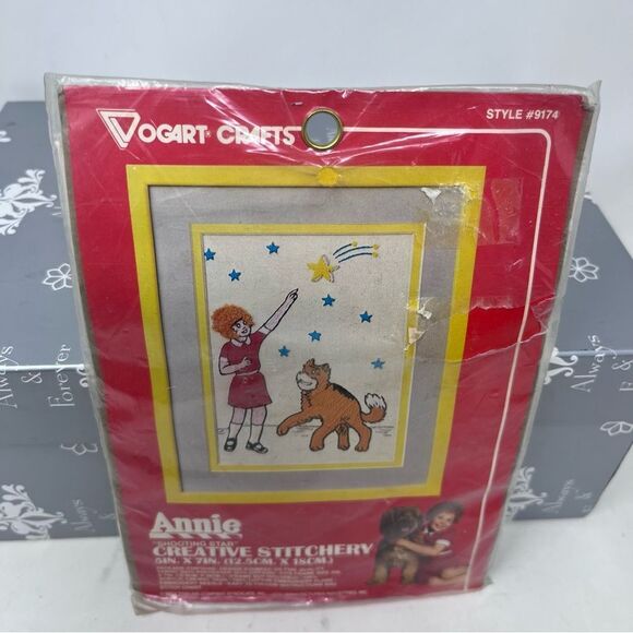 1982 Vogart Crafts Annie Shooting Star Creative Stitchery Kit NEW in packaging - Picture 2 of 5